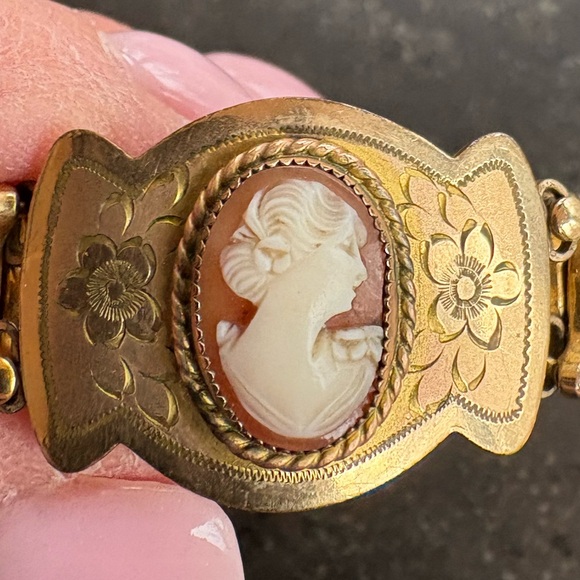 Gorgeous “Carmen” DFB Briggs Cameo Stretch “Sweetheart” Gold-Filled Bracelet - Picture 4 of 16